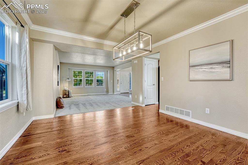 Image 7 of 43: Dining Area