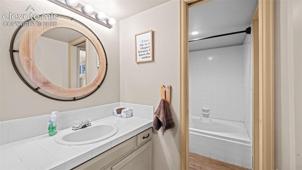 Image 11 of 28: Bathroom