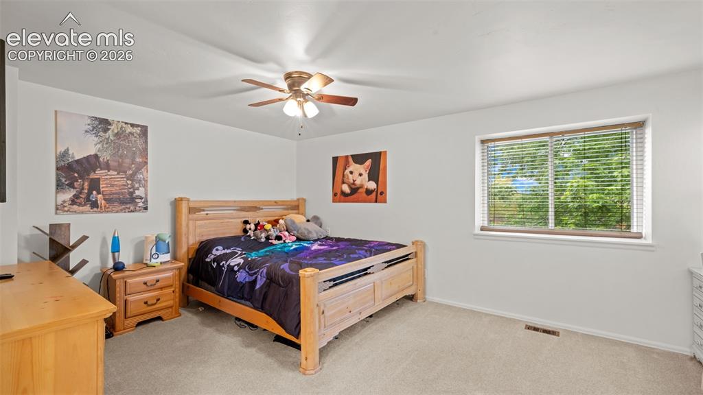 Image 18 of 28: Bedroom