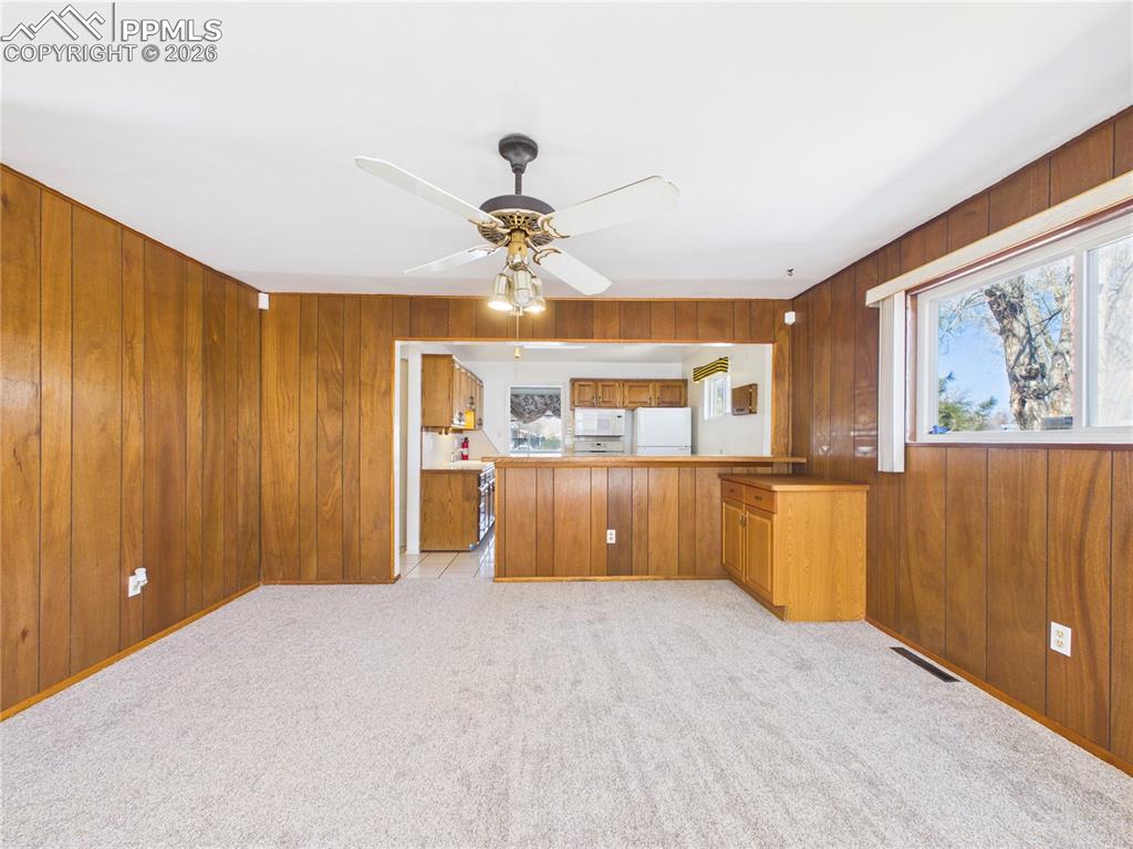 Image 15 of 35: Kitchen