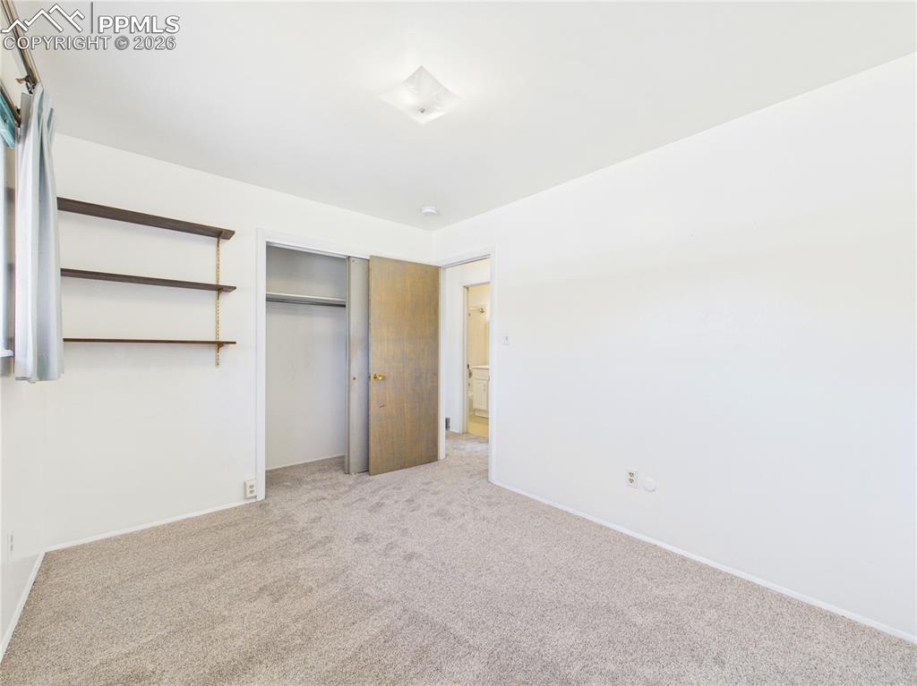 Image 25 of 35: Bedroom