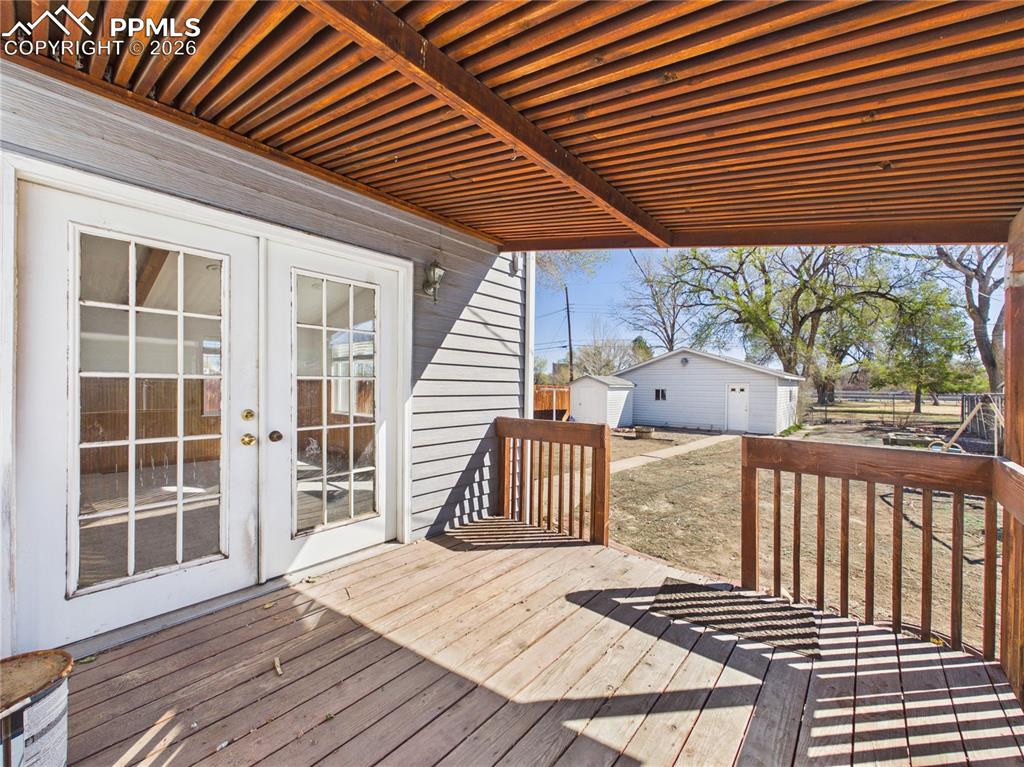 Image 30 of 35: Deck