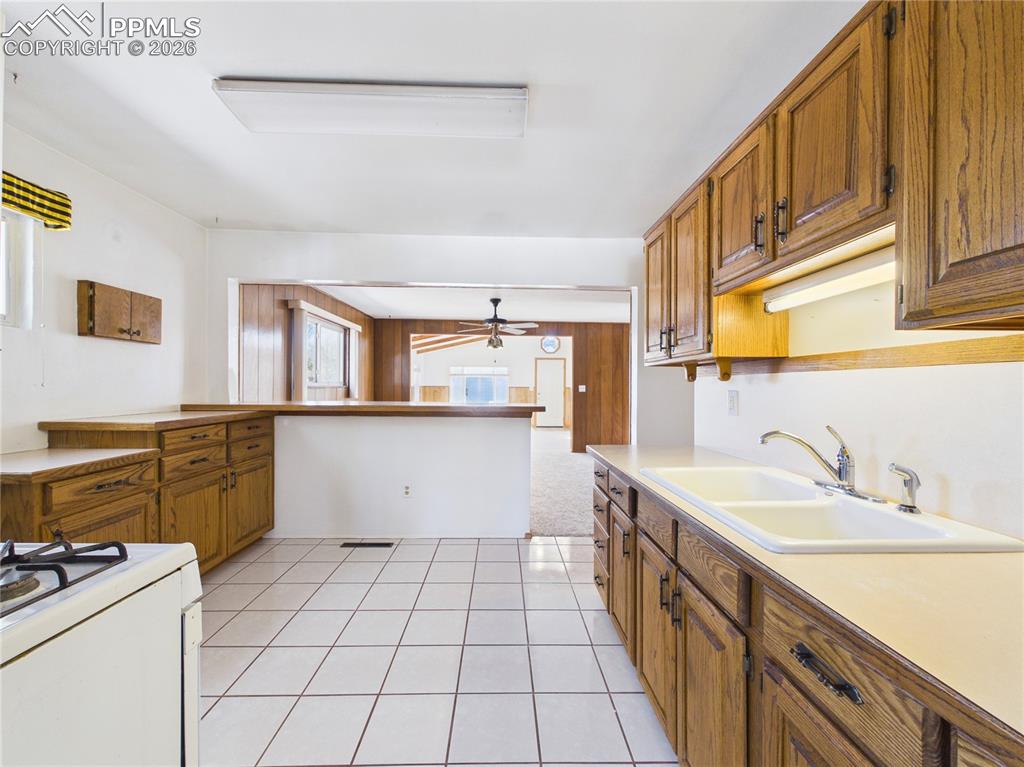 Image 8 of 35: Kitchen