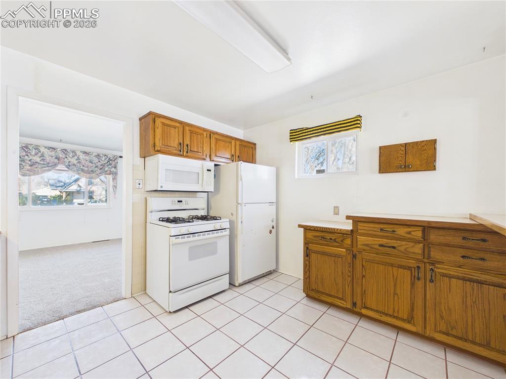 Image 9 of 35: Kitchen