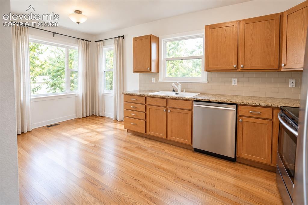 Image 3 of 12: Kitchen
