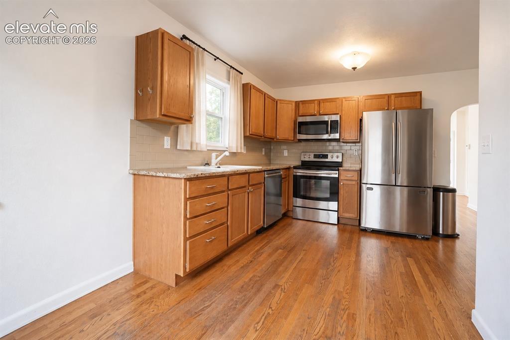 Image 4 of 12: Kitchen