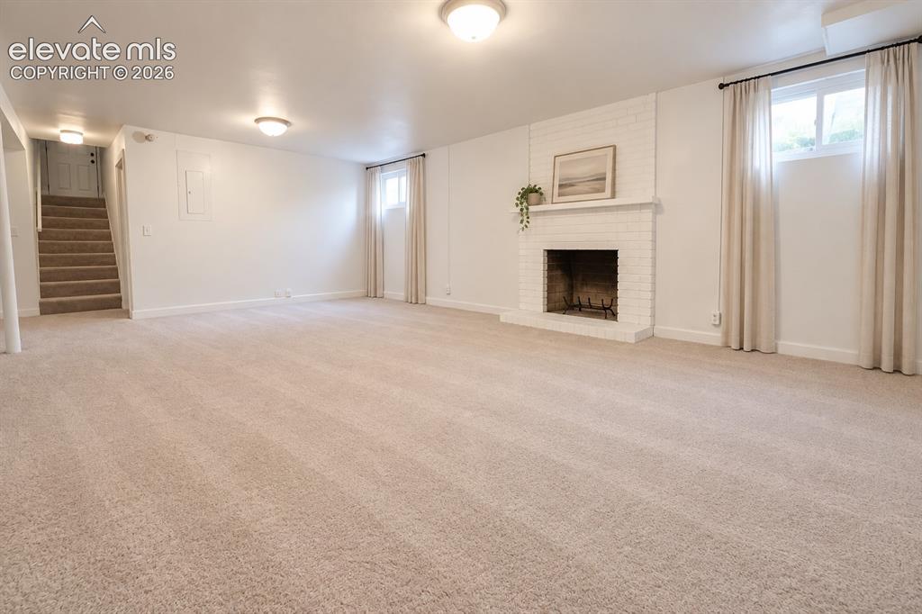 Image 5 of 12: Living Room