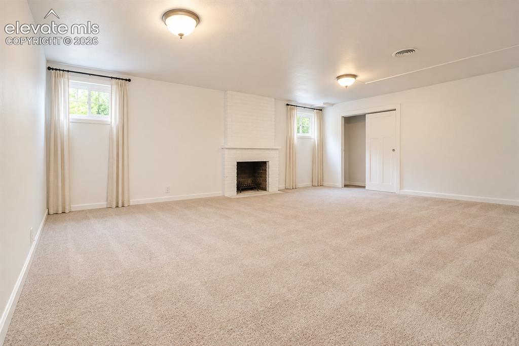 Image 6 of 12: Living Room