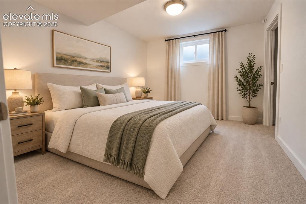 Image 7 of 12: Bedroom