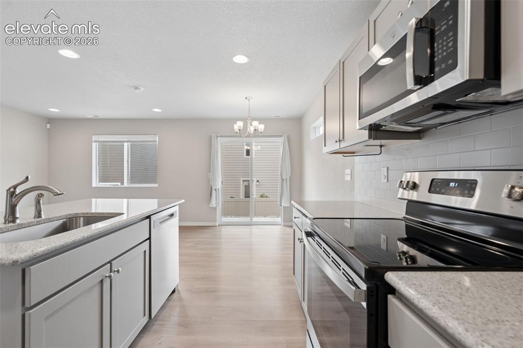 Image 15 of 36: Kitchen
