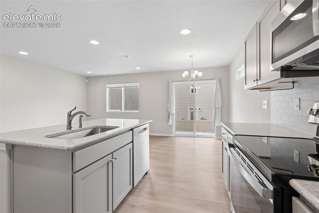 Image 16 of 36: Kitchen