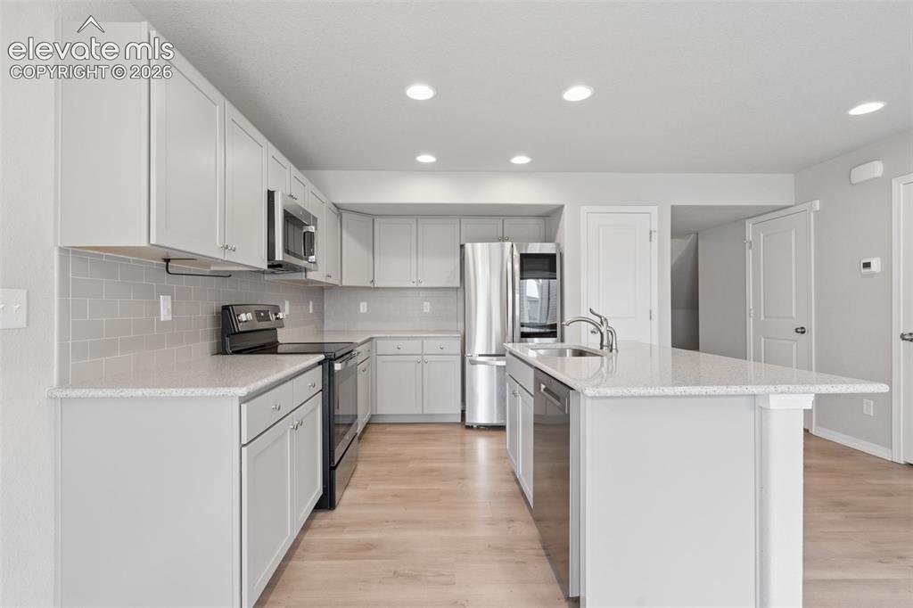 Image 17 of 36: Kitchen
