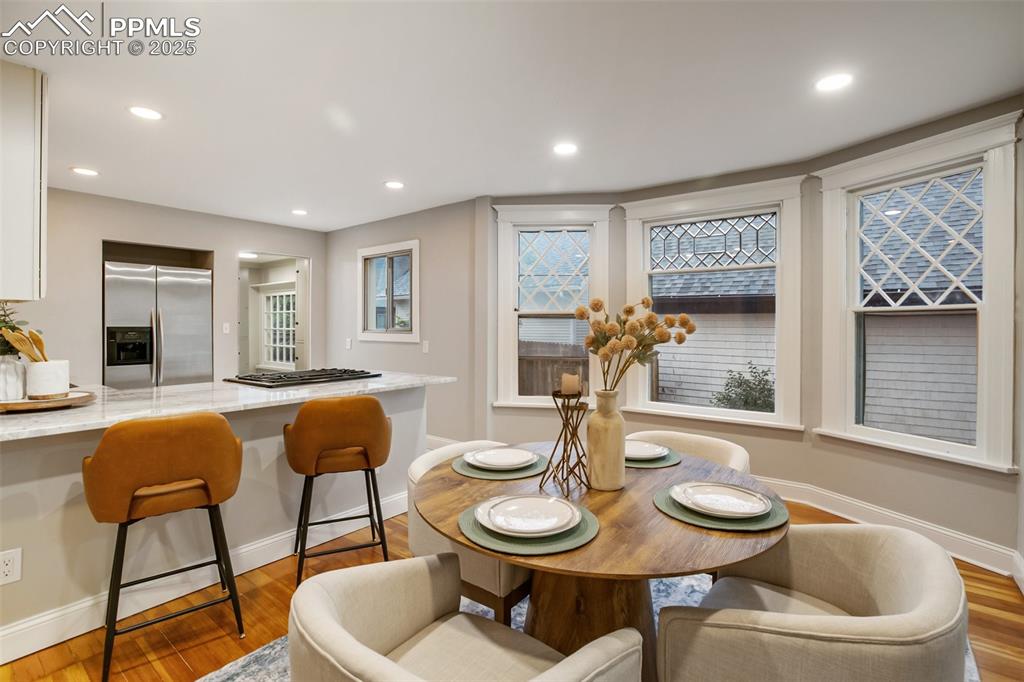 Image 13 of 30: Dining Area