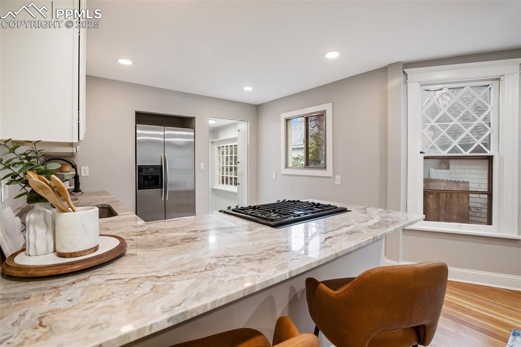Image 14 of 30: Kitchen