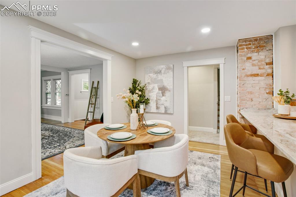 Image 4 of 30: Dining Area