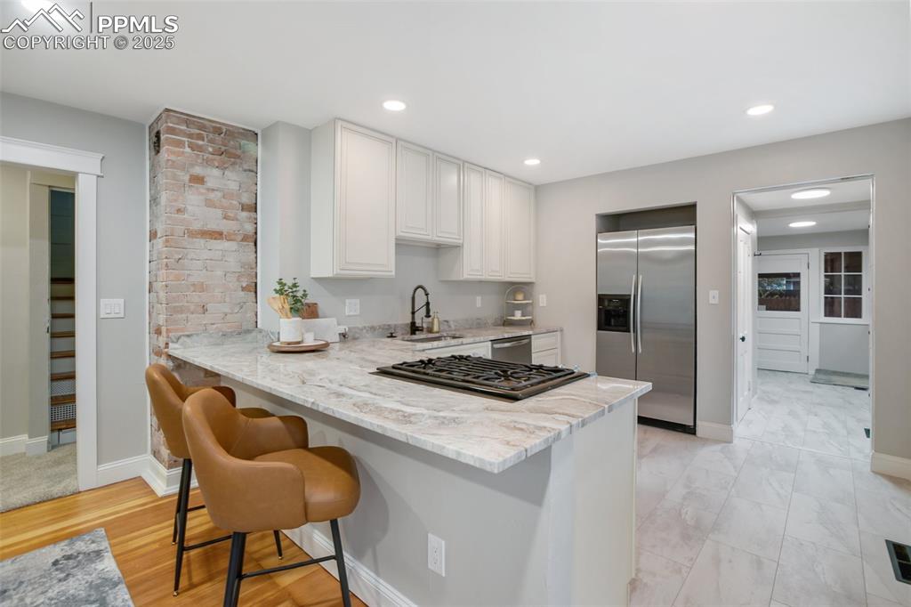 Image 5 of 30: Kitchen