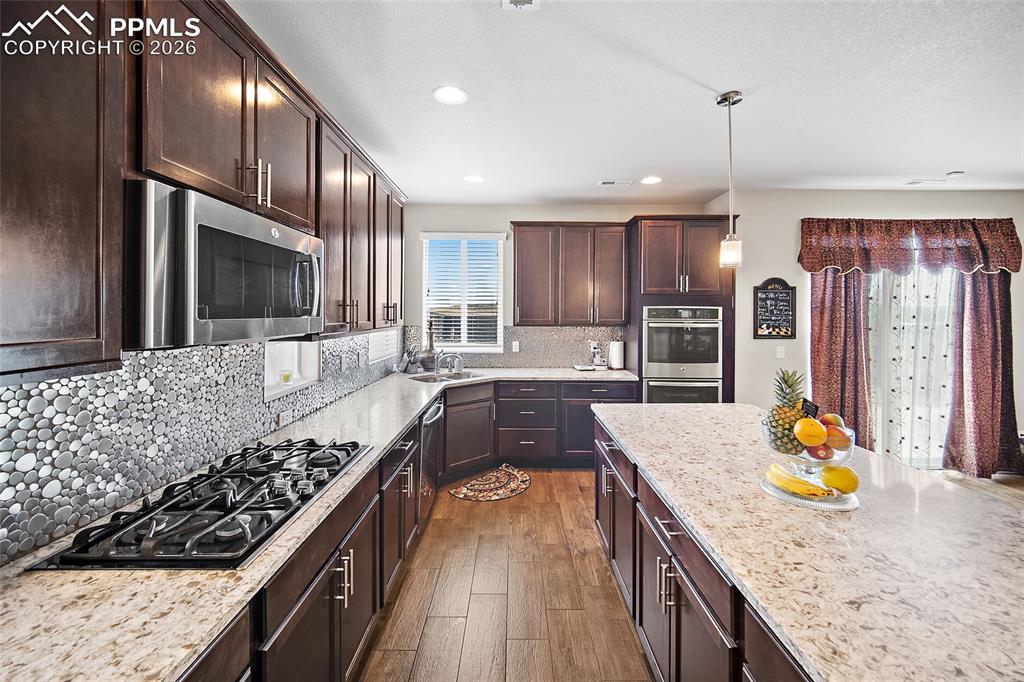 Image 10 of 31: Kitchen