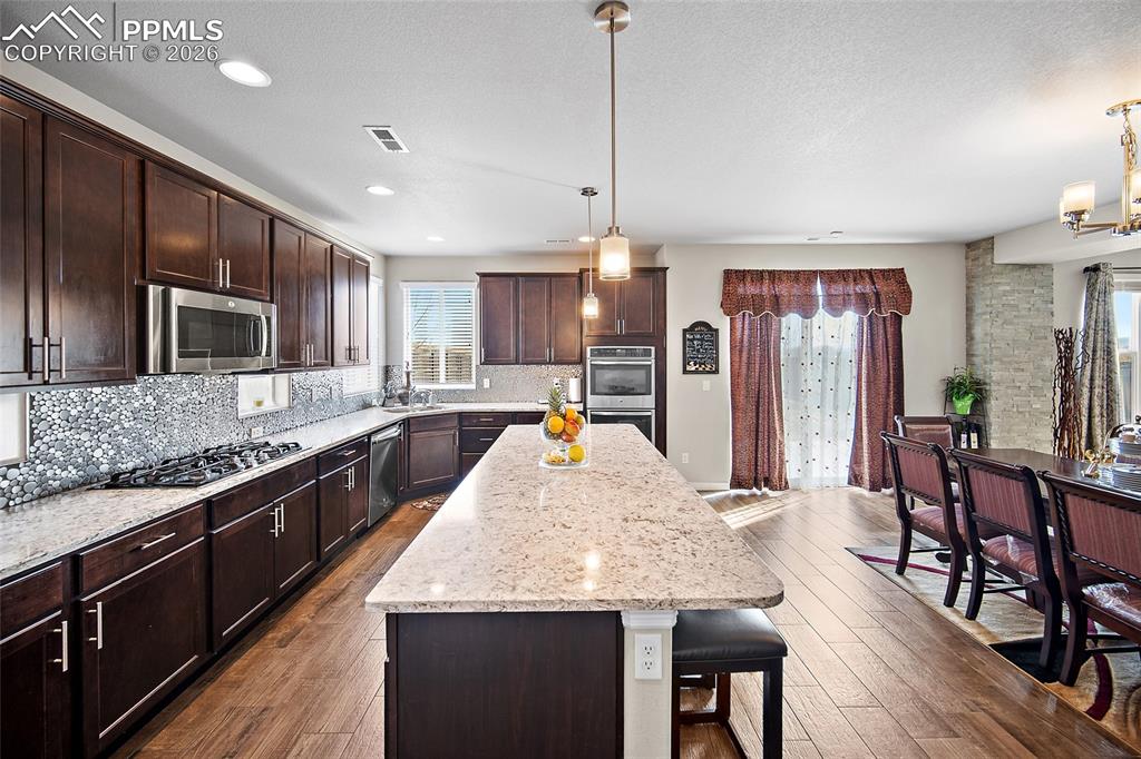 Image 12 of 31: Kitchen