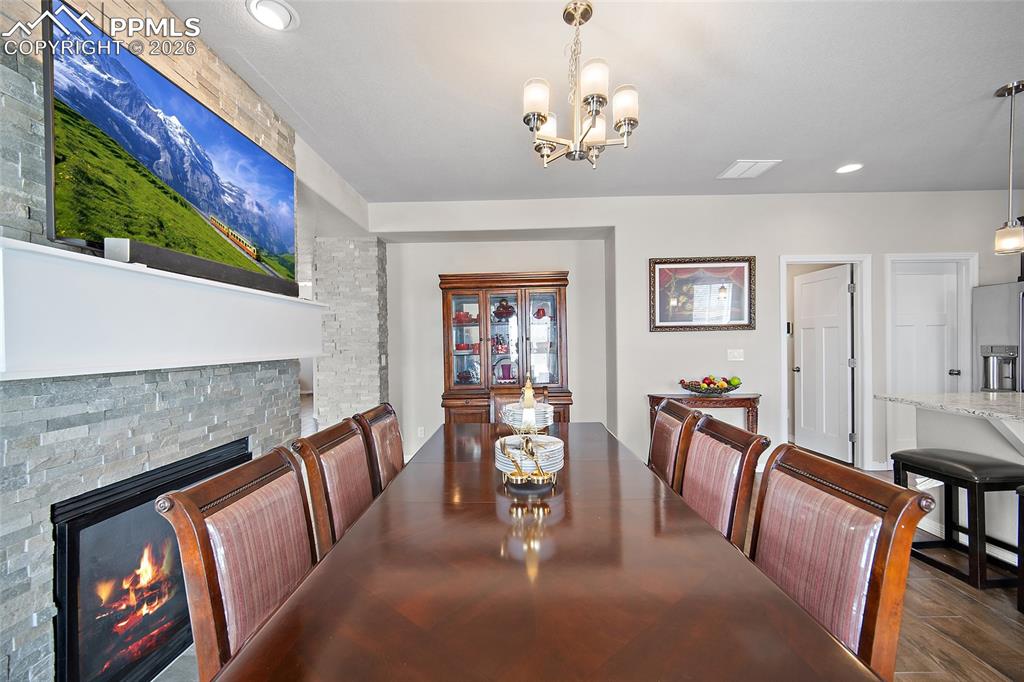 Image 13 of 31: Dining Area