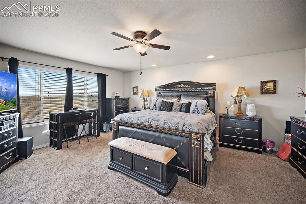 Image 16 of 31: Bedroom