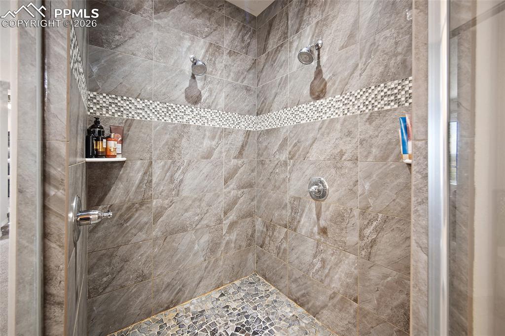 Image 19 of 31: Bathroom