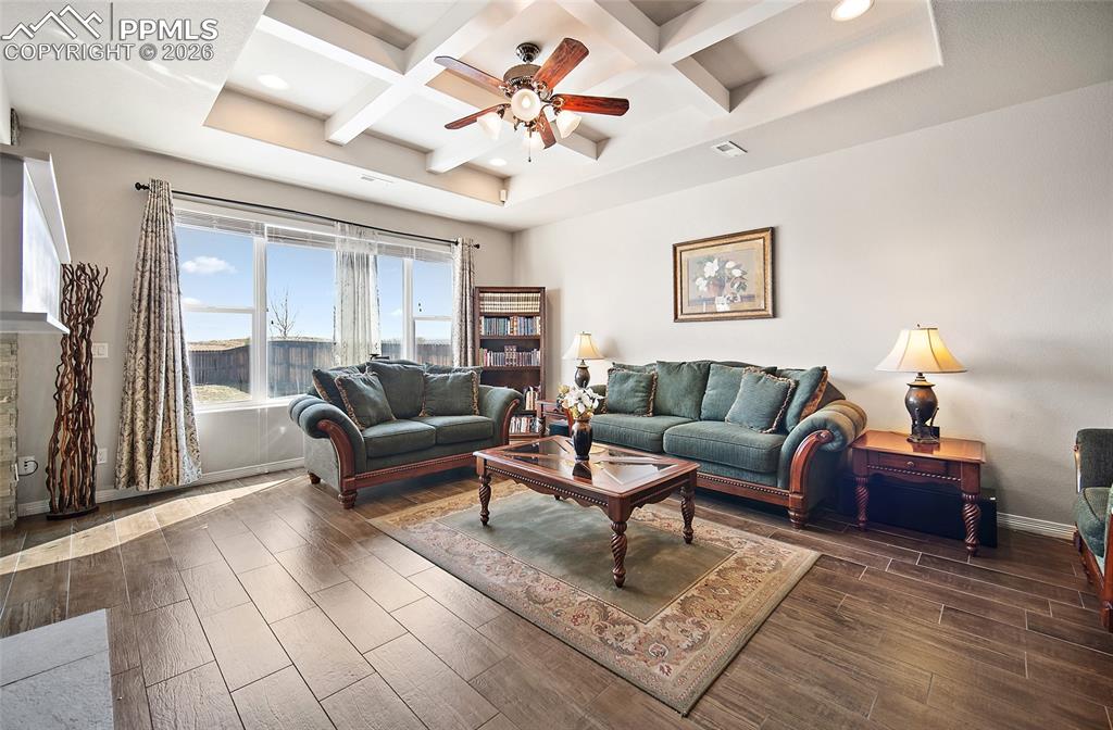 Image 7 of 31: Living Room