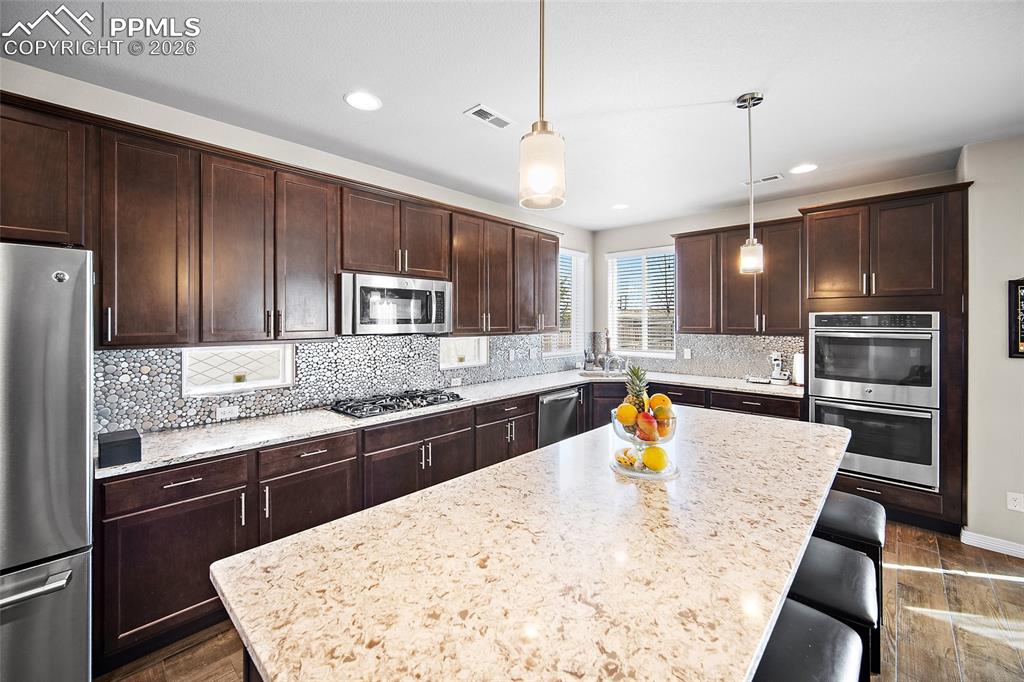 Image 8 of 31: Kitchen