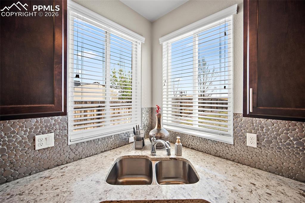 Image 9 of 31: Kitchen