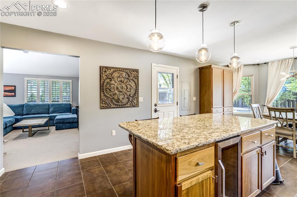 Image 10 of 50: Kitchen