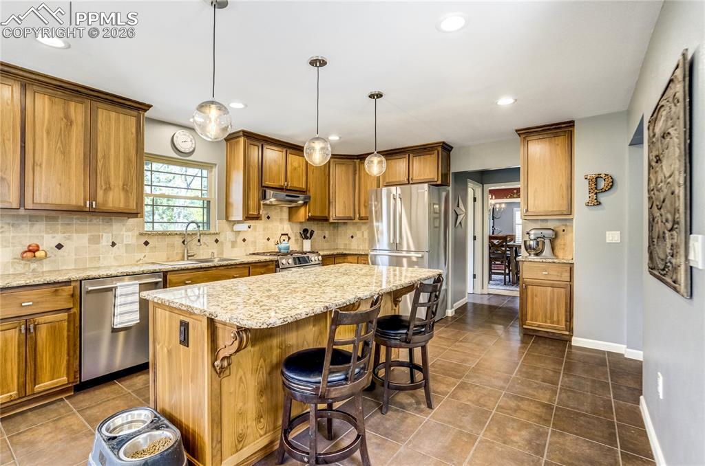 Image 11 of 50: Kitchen