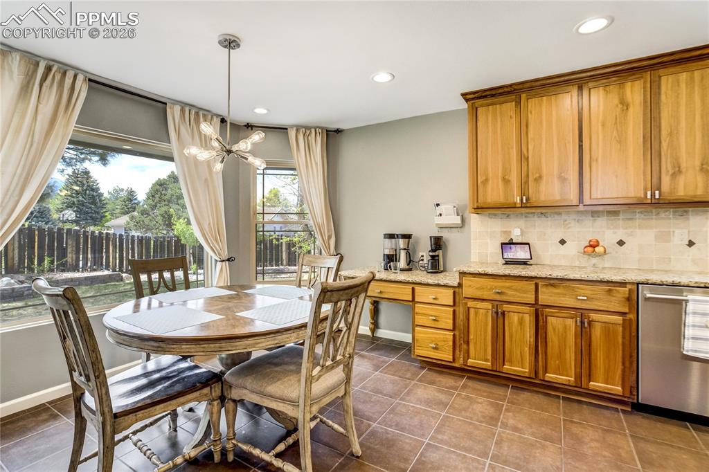 Image 13 of 50: Kitchen