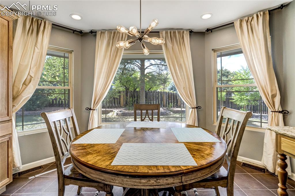 Image 14 of 50: Dining Area