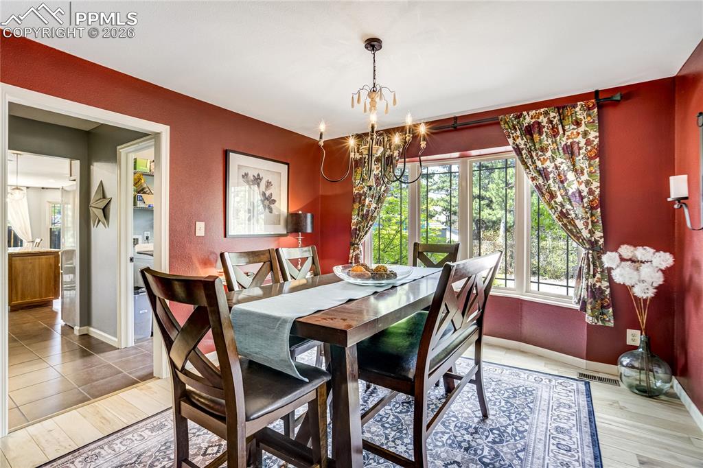 Image 18 of 50: Office