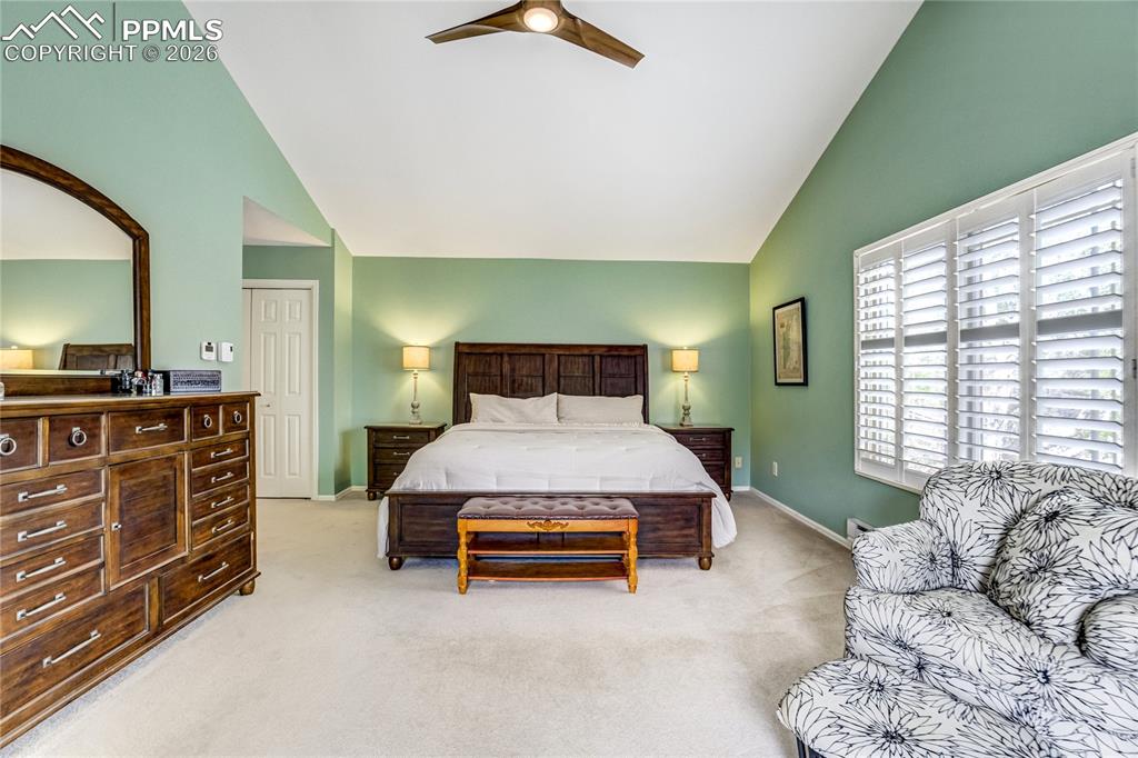 Image 24 of 50: Bedroom