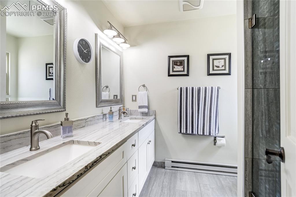 Image 28 of 50: Yard