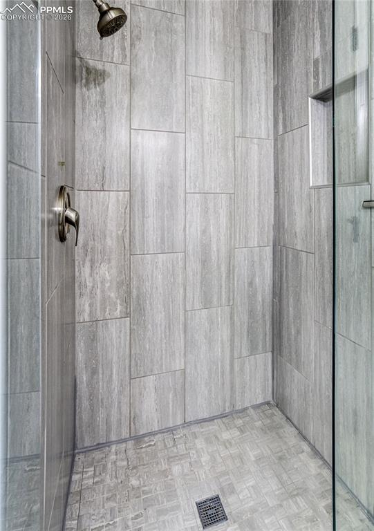 Image 29 of 50: Bathroom