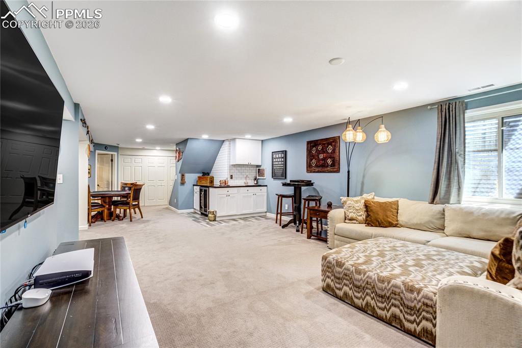 Image 33 of 50: Bathroom