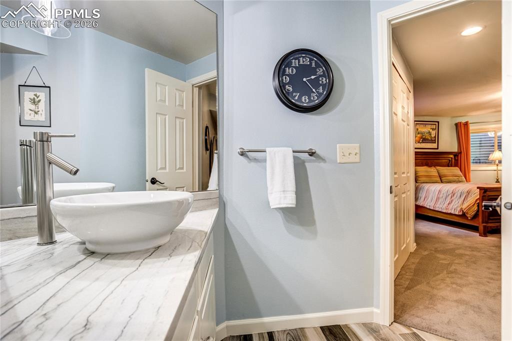 Image 39 of 50: Bedroom