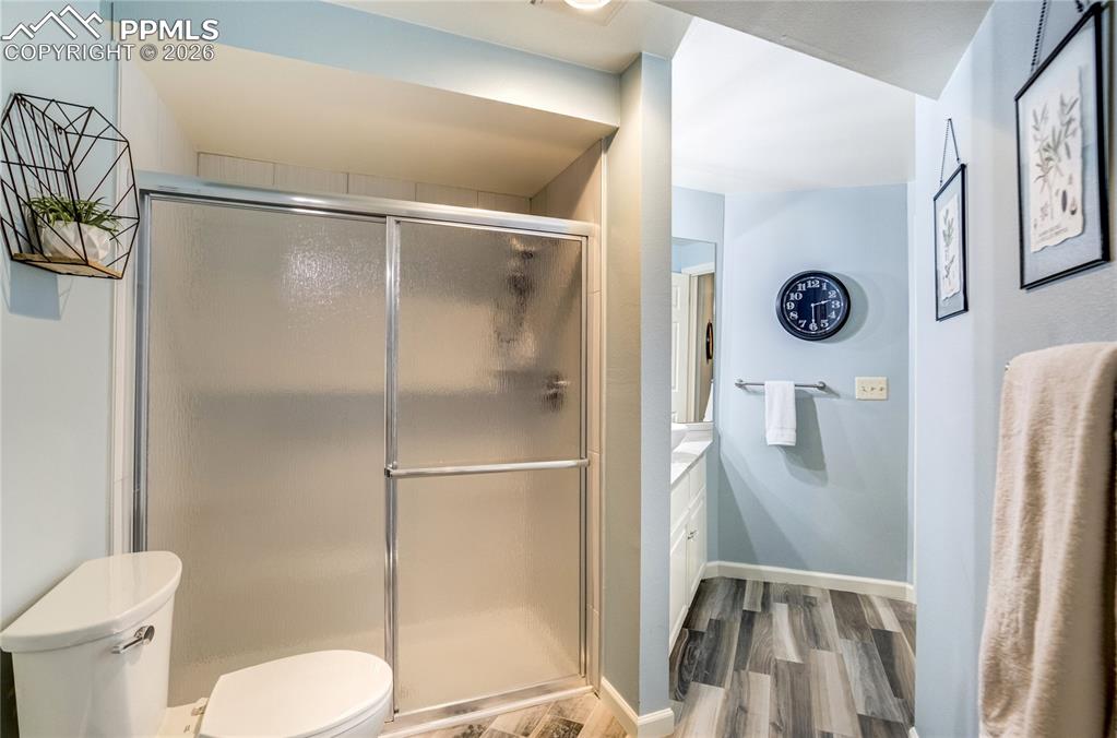 Image 40 of 50: Bathroom