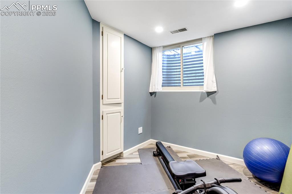 Image 41 of 50: Bathroom