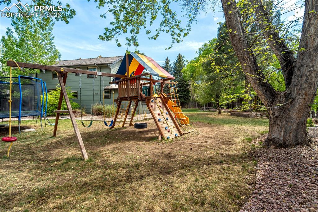 Image 47 of 50: Patio