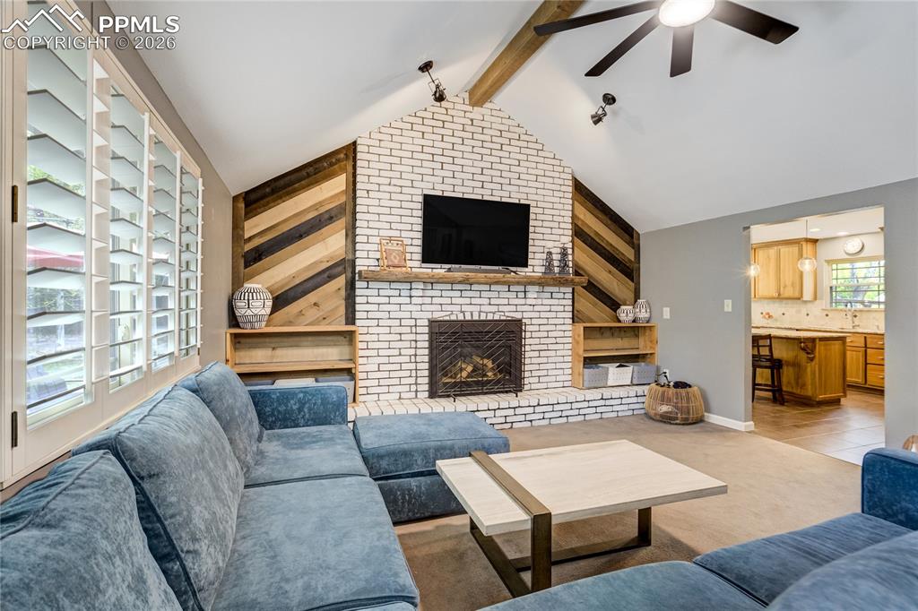 Image 6 of 50: Living Room