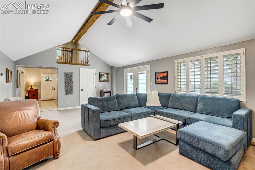 Image 8 of 50: Living Room