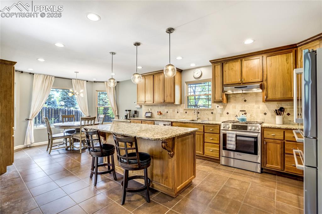 Image 9 of 50: Living Room