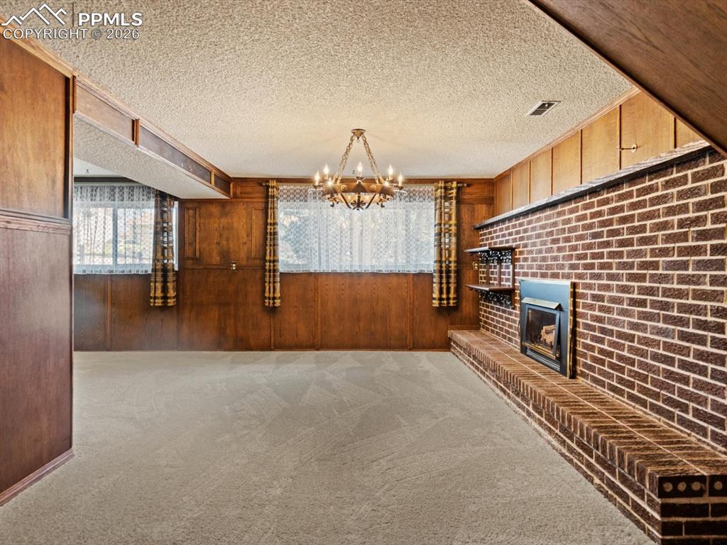 Image 16 of 29: Family Room