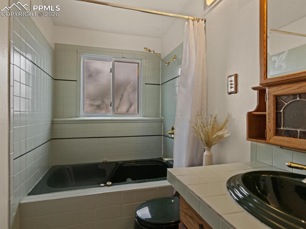 Image 20 of 29: Downstairs