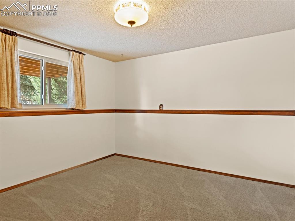 Image 22 of 29: Bedroom