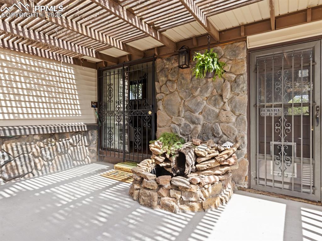 Image 27 of 29: Patio