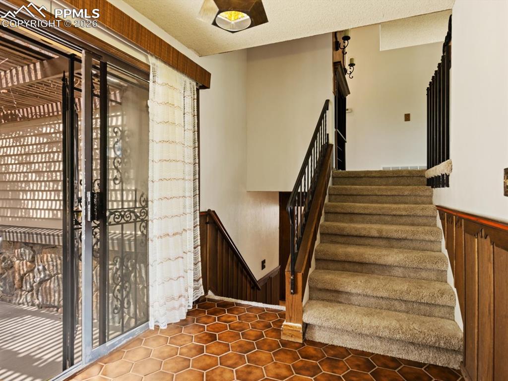 Image 3 of 29: Entrance Foyer