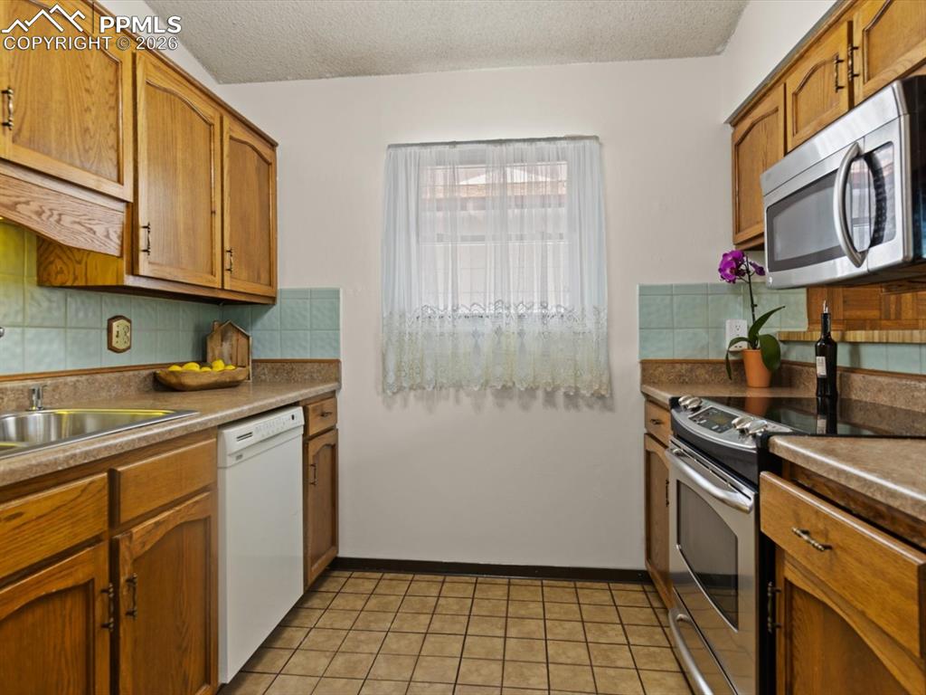 Image 8 of 29: Kitchen